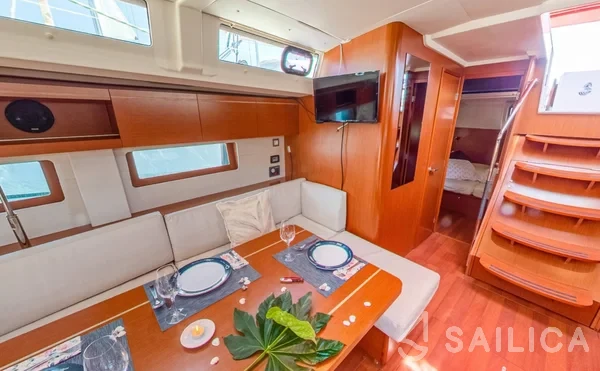 Oceanis 51.1 - Yacht Charter Sailica