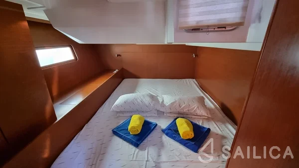 Oceanis 51.1 - Yacht Charter Sailica
