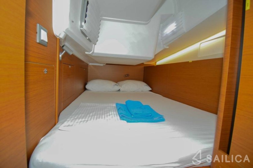 Sun Odyssey 410 - Yacht Charter Sailica