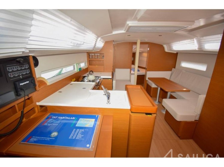 Sun Odyssey 410 - Yacht Charter Sailica