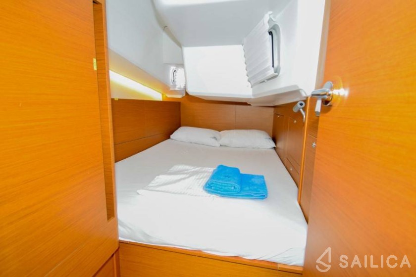 Sun Odyssey 410 - Yacht Charter Sailica