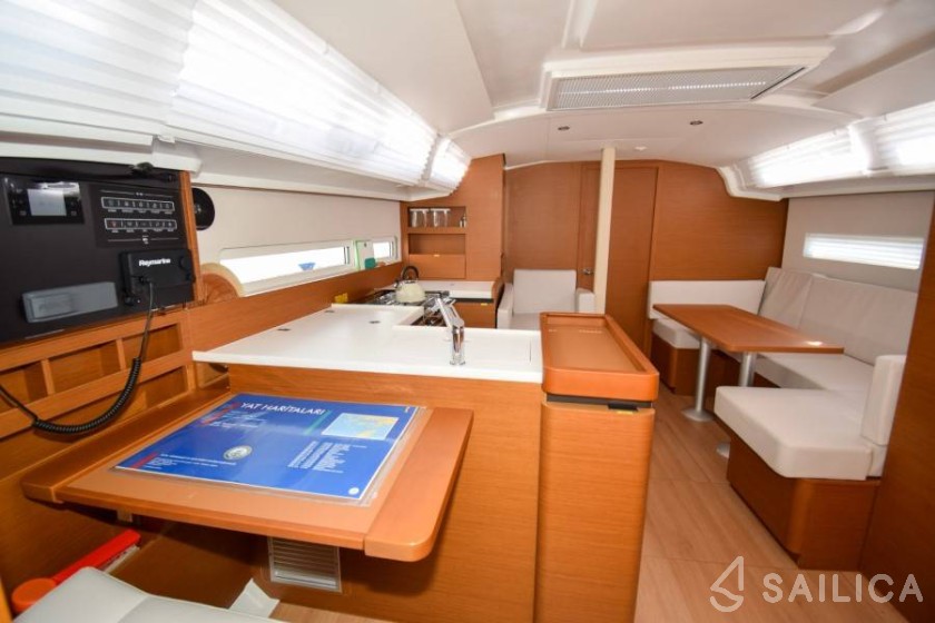 Sun Odyssey 410 - Yacht Charter Sailica