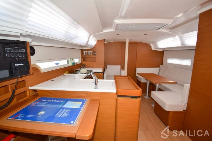 Sun Odyssey 410 - Yacht Charter Sailica