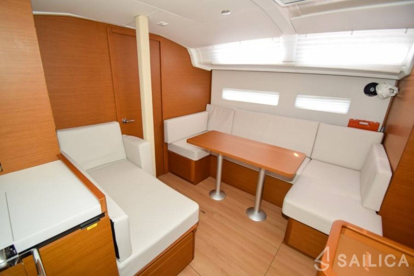 Sun Odyssey 410 - Yacht Charter Sailica