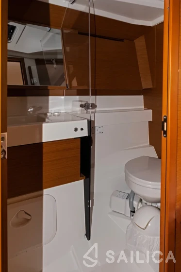 Sun Odyssey 410 - Yacht Charter Sailica