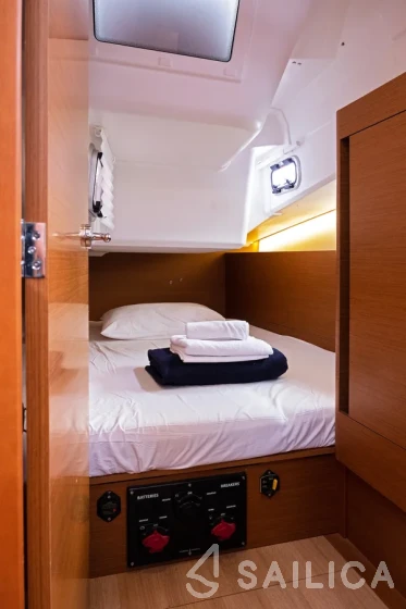 Sun Odyssey 410 - Yacht Charter Sailica