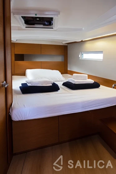Sun Odyssey 410 - Yacht Charter Sailica