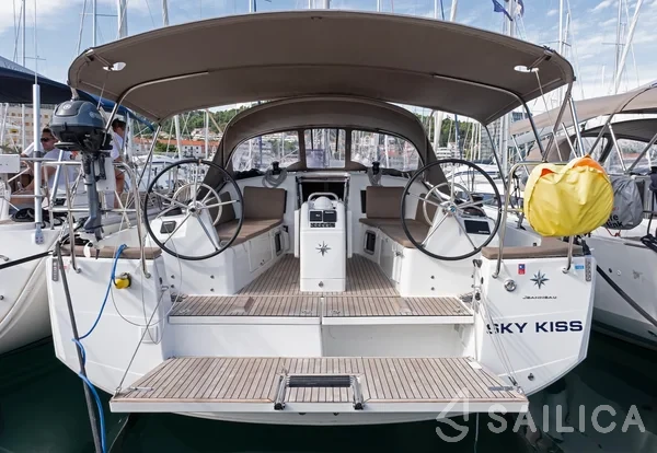 Sun Odyssey 410 - Yacht Charter Sailica