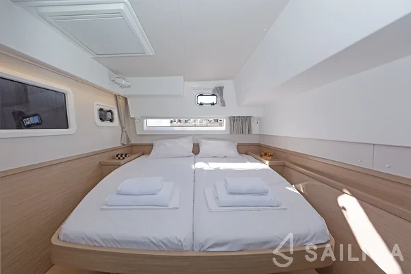 Lagoon 42 - Yacht Charter Sailica