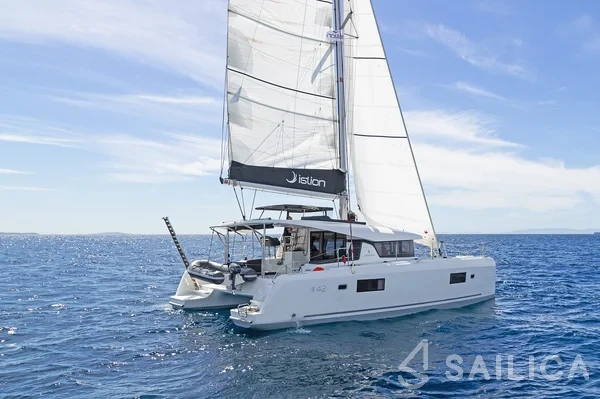 Lagoon 42 - Yacht Charter Sailica