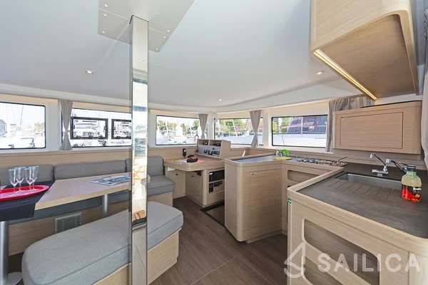 Lagoon 42 - Yacht Charter Sailica