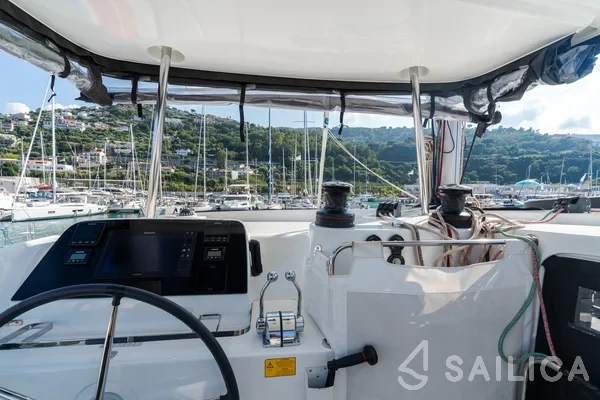 Lagoon 42 - Yacht Charter Sailica