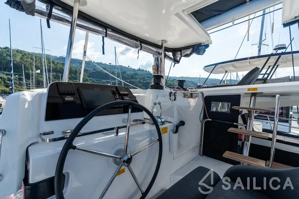 Lagoon 42 - Yacht Charter Sailica