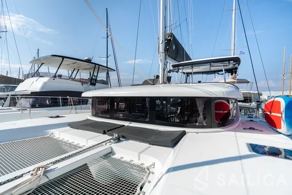 Lagoon 42 - Yacht Charter Sailica
