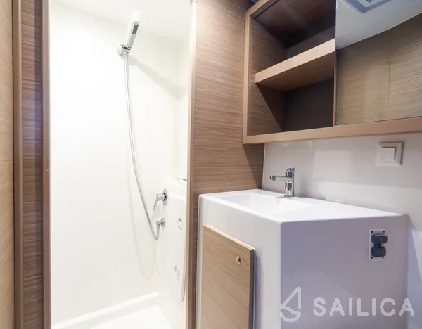 Lagoon 42 - Yacht Charter Sailica