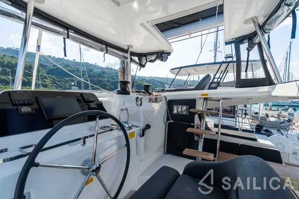 Lagoon 42 - Yacht Charter Sailica