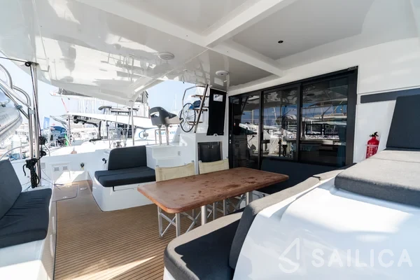Lagoon 42 - Yacht Charter Sailica