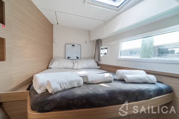 Lagoon 42 - Yacht Charter Sailica