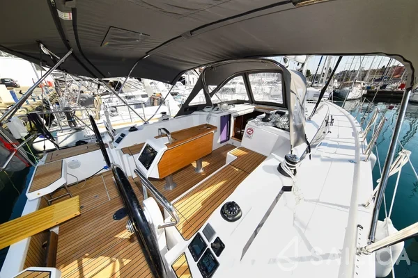 Bavaria C38 - Yacht Charter Sailica