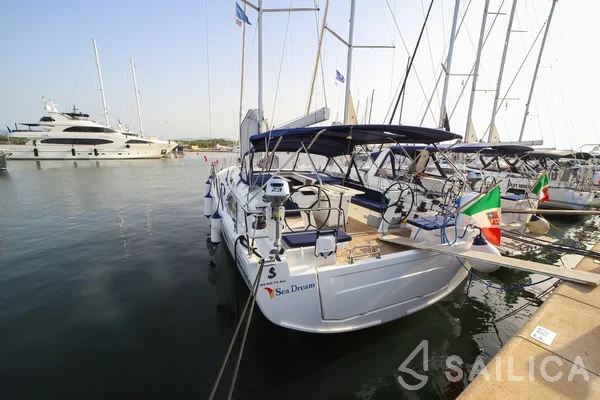 Oceanis 51.1 - Yacht Charter Sailica