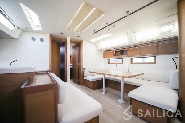 Oceanis 51.1 - Yacht Charter Sailica