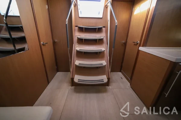 Oceanis 51.1 - Yacht Charter Sailica