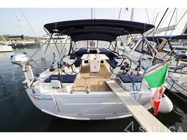 Oceanis 51.1 - Yacht Charter Sailica