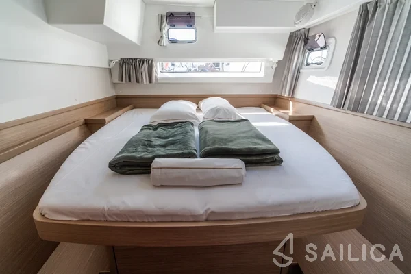 Lagoon 42 - Yacht Charter Sailica