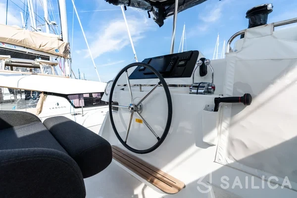 Lagoon 42 - Yacht Charter Sailica