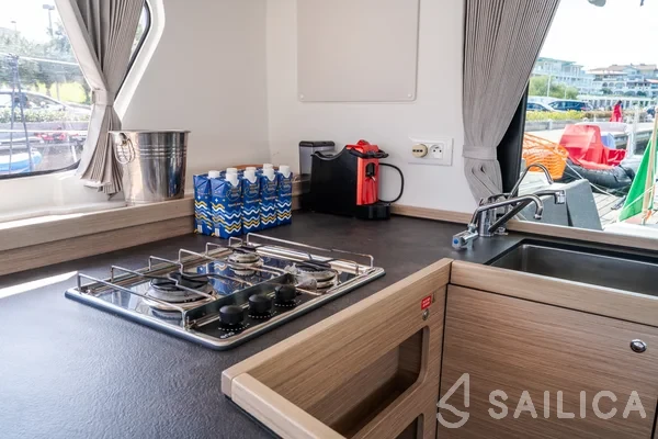Lagoon 42 - Yacht Charter Sailica