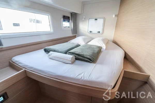 Lagoon 42 - Yacht Charter Sailica