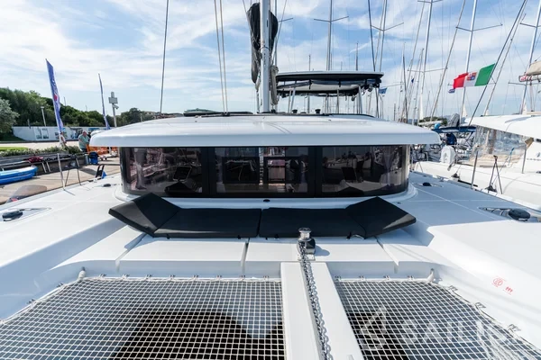 Lagoon 42 - Yacht Charter Sailica