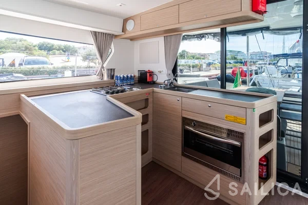 Lagoon 42 - Yacht Charter Sailica