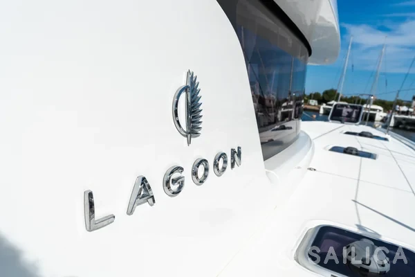 Lagoon 42 - Yacht Charter Sailica