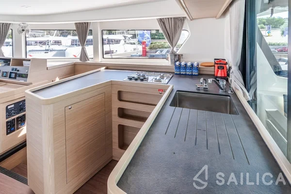Lagoon 42 - Yacht Charter Sailica