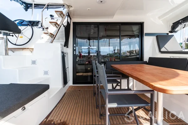 Lagoon 42 - Yacht Charter Sailica