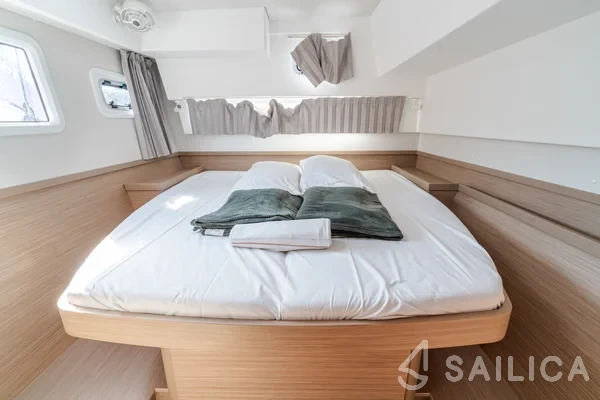 Lagoon 42 - Yacht Charter Sailica