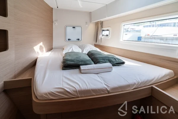 Lagoon 42 - Yacht Charter Sailica