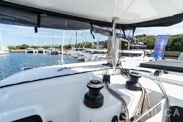 Lagoon 42 - Yacht Charter Sailica