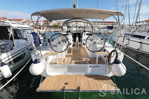 Oceanis 34.1 - Yacht Charter Sailica