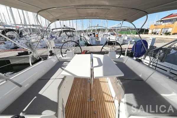 Oceanis 34.1 - Yacht Charter Sailica