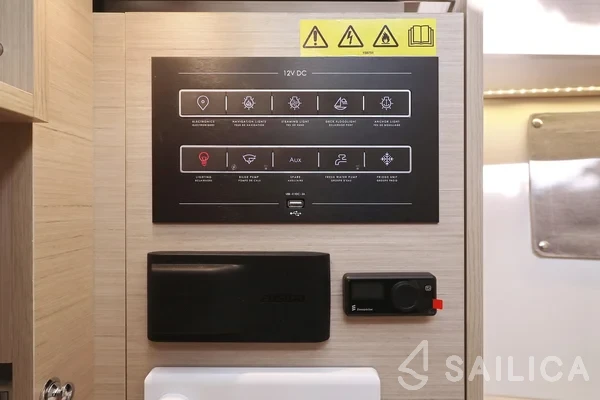 Oceanis 34.1 - Yacht Charter Sailica