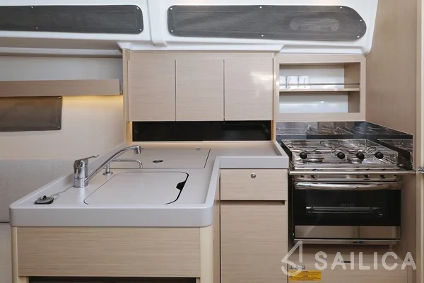 Oceanis 34.1 - Yacht Charter Sailica