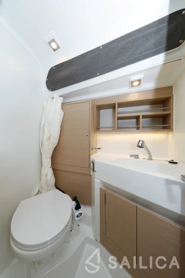 Oceanis 34.1 - Yacht Charter Sailica