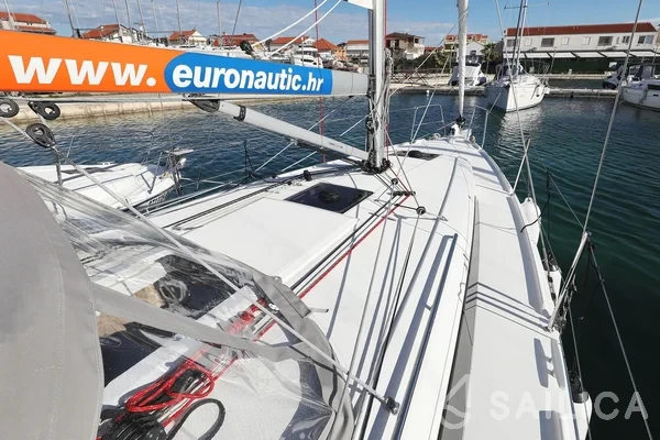 Oceanis 34.1 - Yacht Charter Sailica
