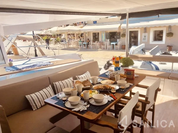 Nautitech 47 Power - Yacht Charter Sailica