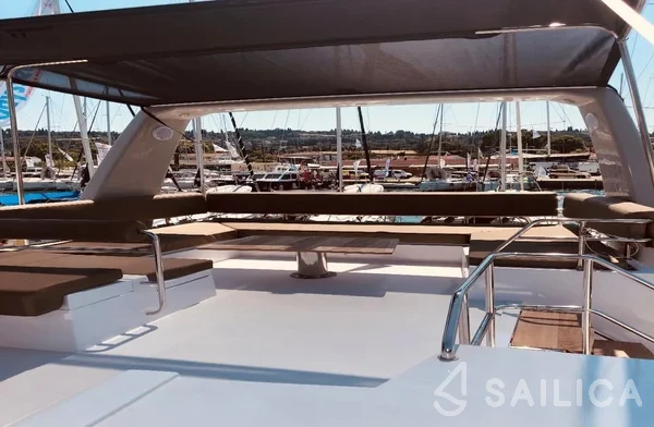Nautitech 47 Power - Yacht Charter Sailica