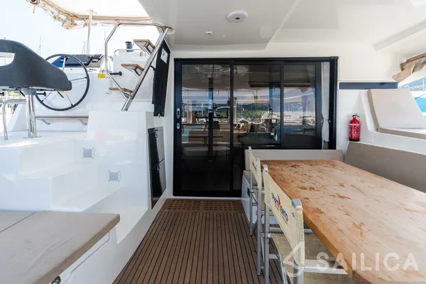 Lagoon 42 - Yacht Charter Sailica