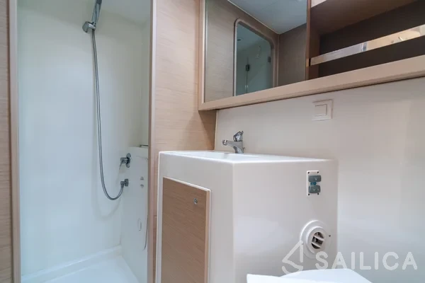 Lagoon 42 - Yacht Charter Sailica