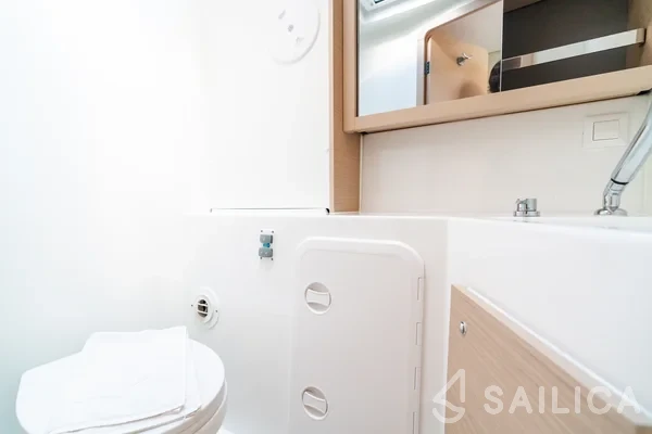 Lagoon 42 - Yacht Charter Sailica
